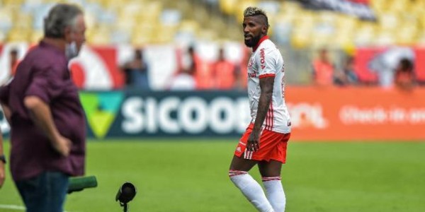 kaiyun官方网站-捐款百万让他对老东家上场 右后卫吃红牌球队输球