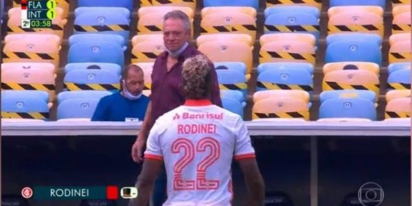 kaiyun官方网站-捐款百万让他对老东家上场 右后卫吃红牌球队输球