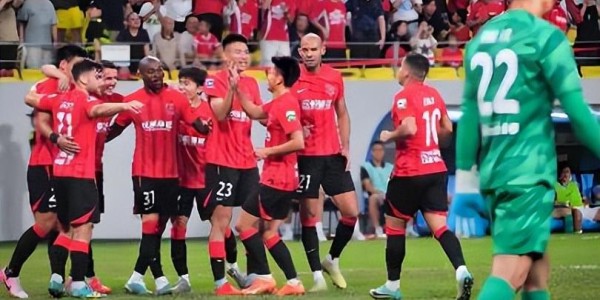 kaiyun官方网站-成都蓉城后腰新外援仅用一场比赛，就直接征服球迷，值得期待